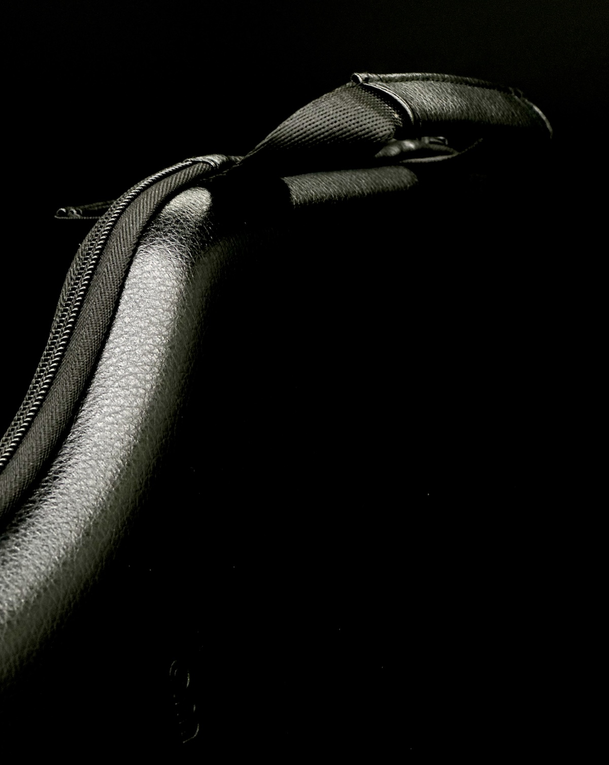 OM Aero¹ PRO + Performance Leather Case - Image 9